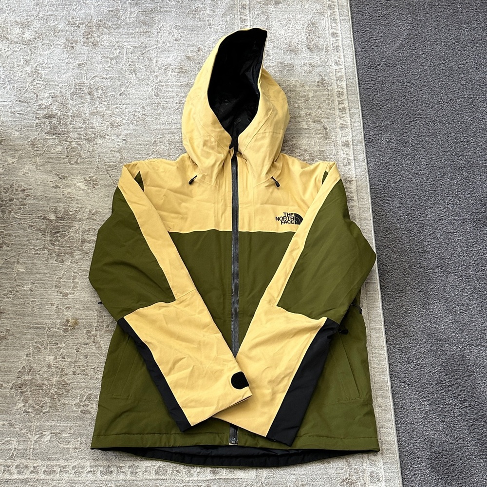 The North Face Men’s Medium Mount BRE Jacket. OliveYellow. Was used as a sample
